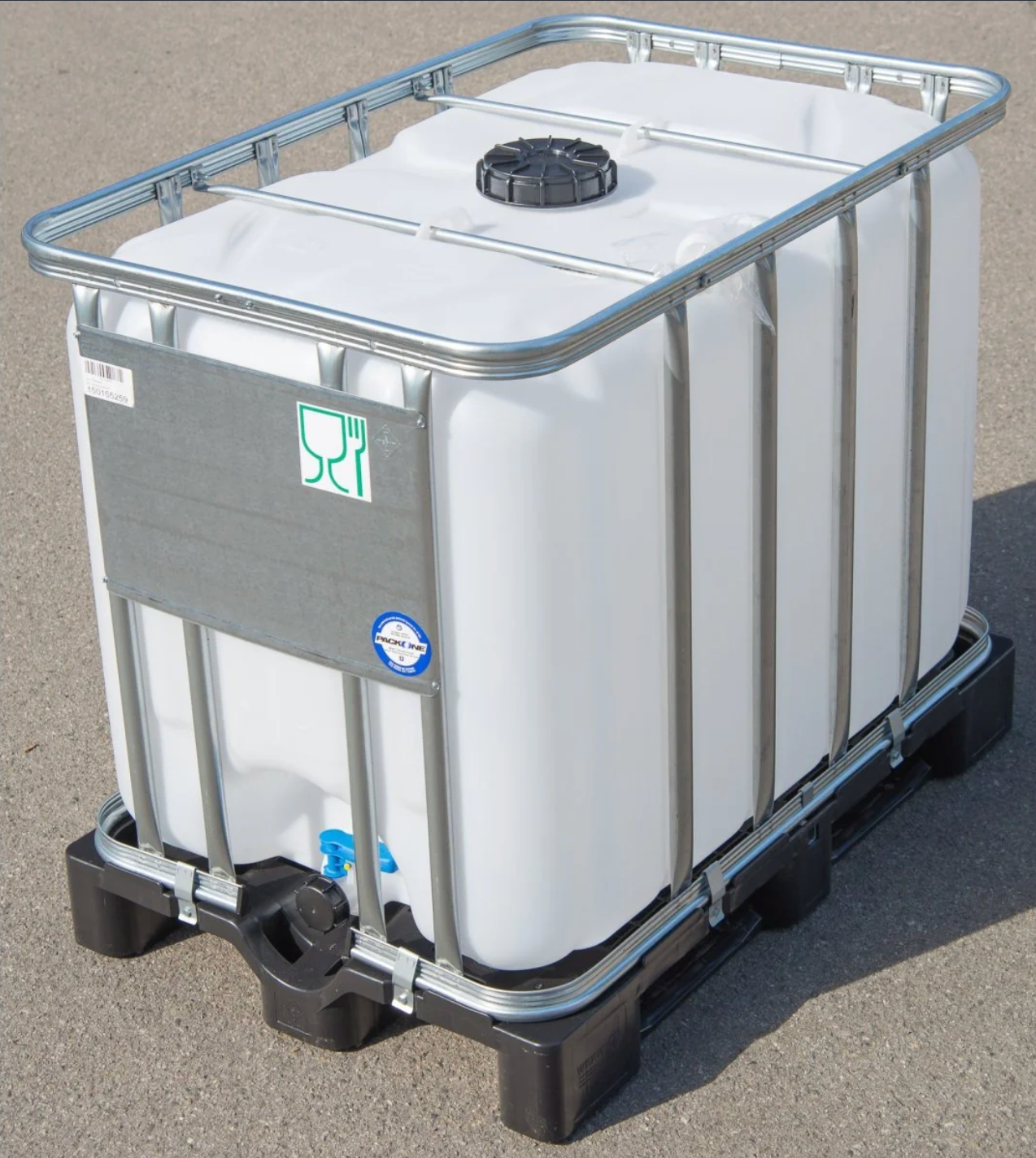 FOOD GRADE 800 Liter BRAND NEW Clear IBC Tanks on Plastic Pallets